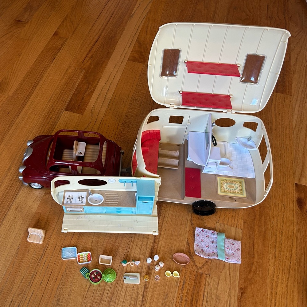 Calico Critters - Family Caravan, Car, Ice Cream Truck, Toy Shop